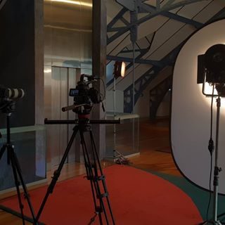Préparation du plateau interview terminée ! 
#videoshoot#makingof